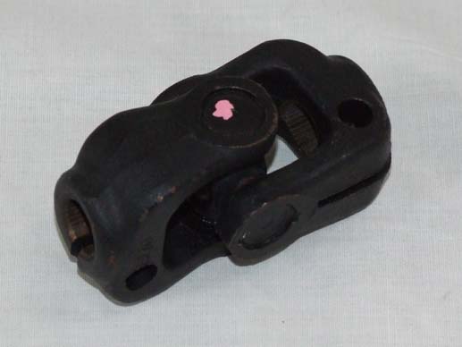 Lower steering universal joint