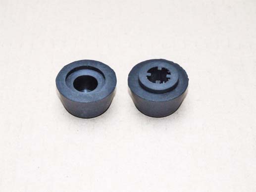 Undertray mounting bobbins. Undertray mounting bobbins.